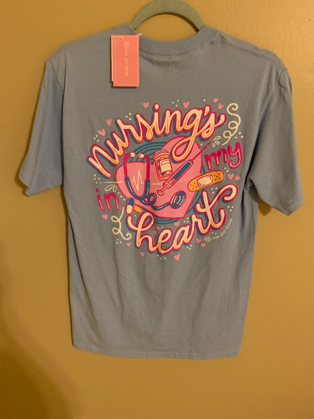 ITSA GIRL THING TEE SHIRT  SIZE-SMALL  NWT